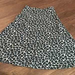 Stylish Green and White print Women's Skirt SHEIN small midi slit